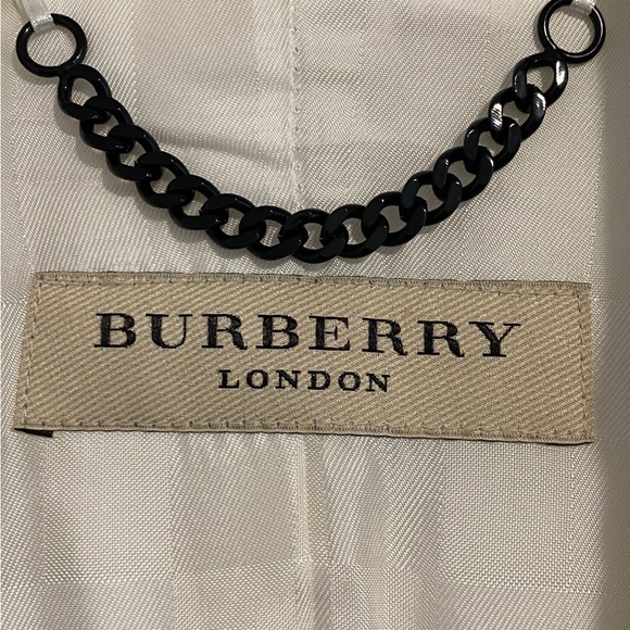 BURBERRY WHITE TUXEDO BLAZER, SIZE  6 YELLOW STAINS AND WEAR ON THE NECK& BOTTOM - Picture 8 of 14